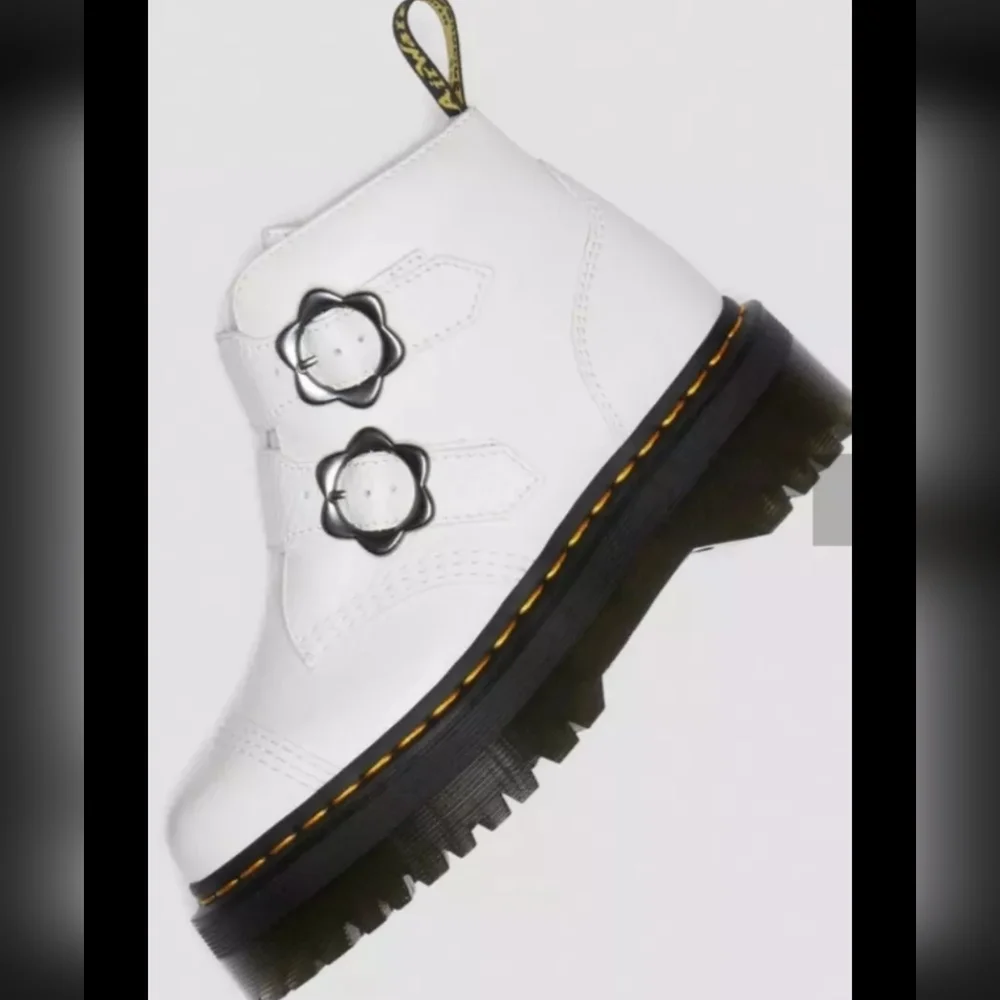 Dr. Martens FIRE! NIB! Devin Flower Buckle Leather Platform Boots in White. Sz 7